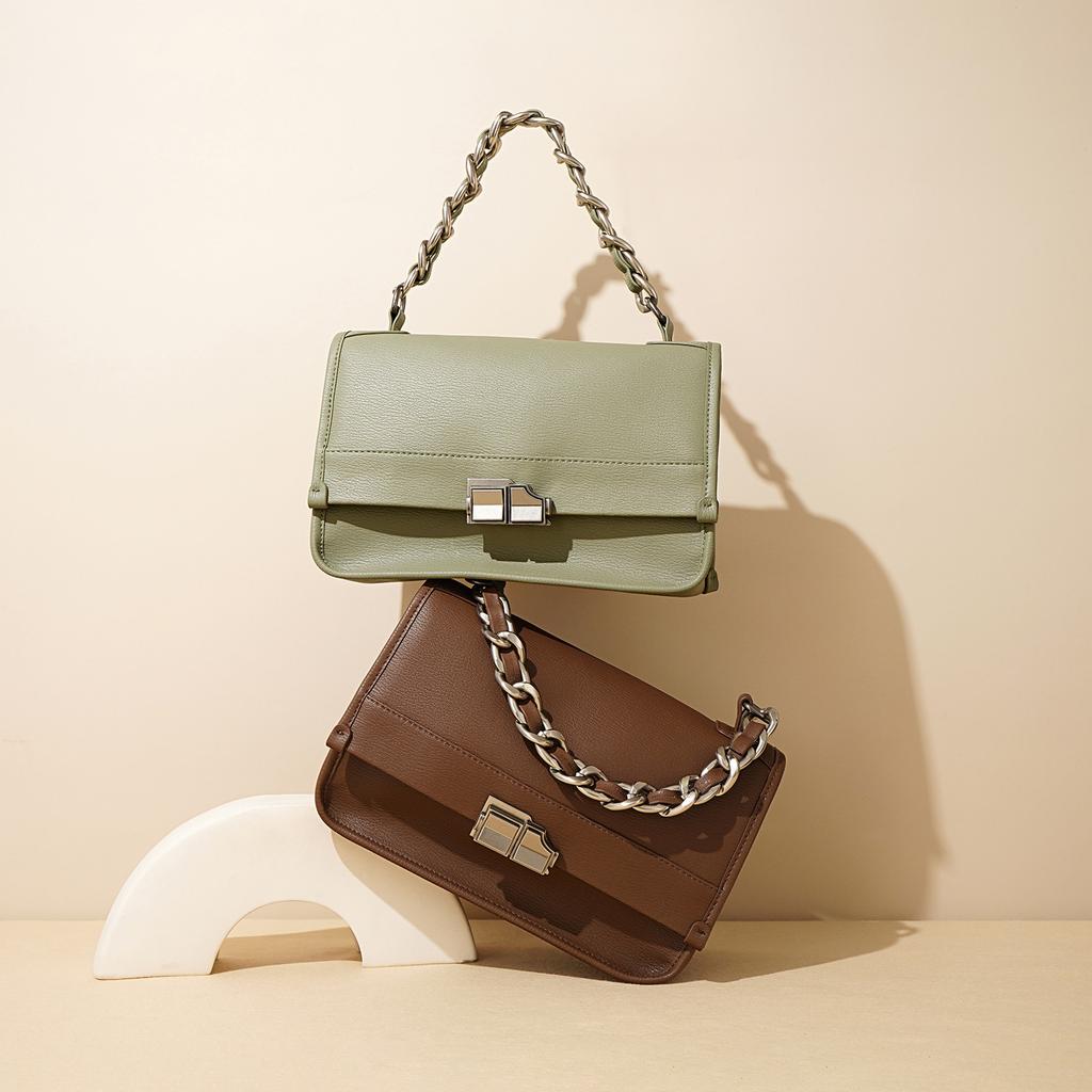 Leather Single-shoulder Crossbody Bag, A Versatile Small Square Bag for Early Spring Commuting, A Fashionable Chain Bag with A Niche Design