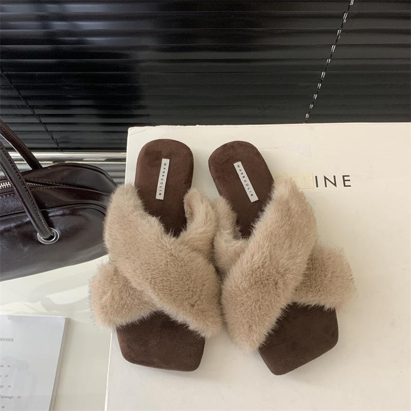 2025 autumn and winter Korean version of thick-bottomed cross-strapped fluffy slippers for women wearing lazy indoor and outdoor slippers