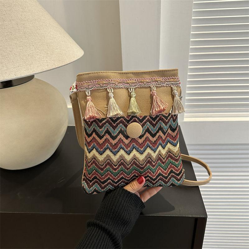 Women's Autumn/Winter Fashionable Single Shoulder Crossbody Bag Ethnic Style Simple Tassel Phone Bag