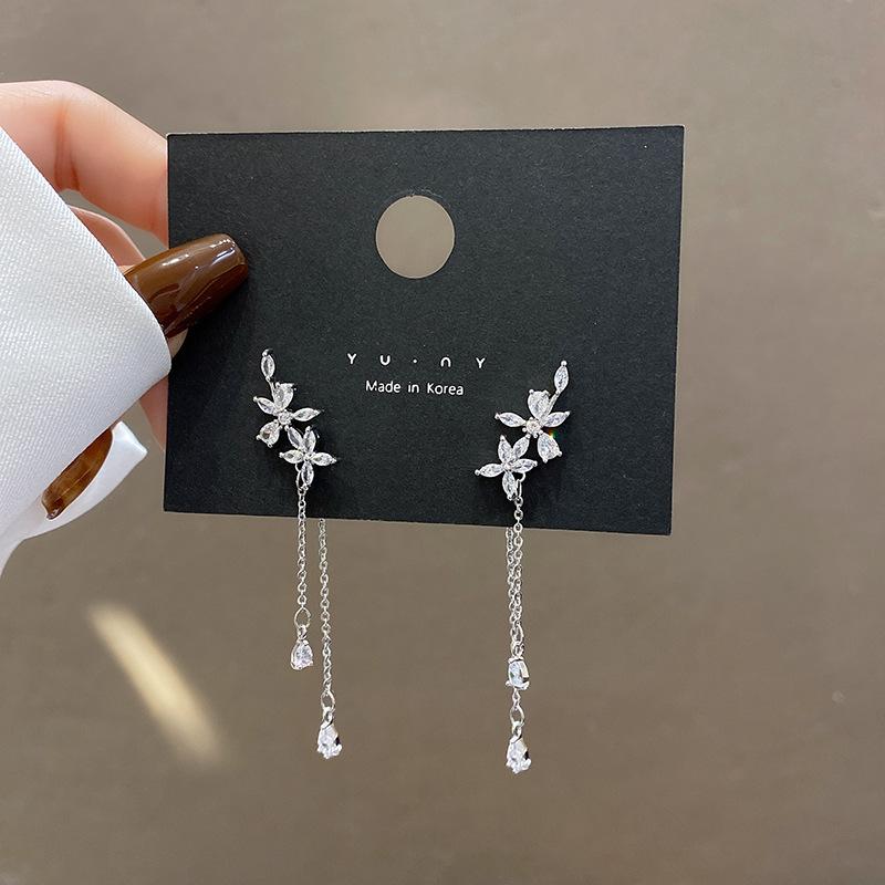 Female Flower Tassel Earrings 1 pair серебряный