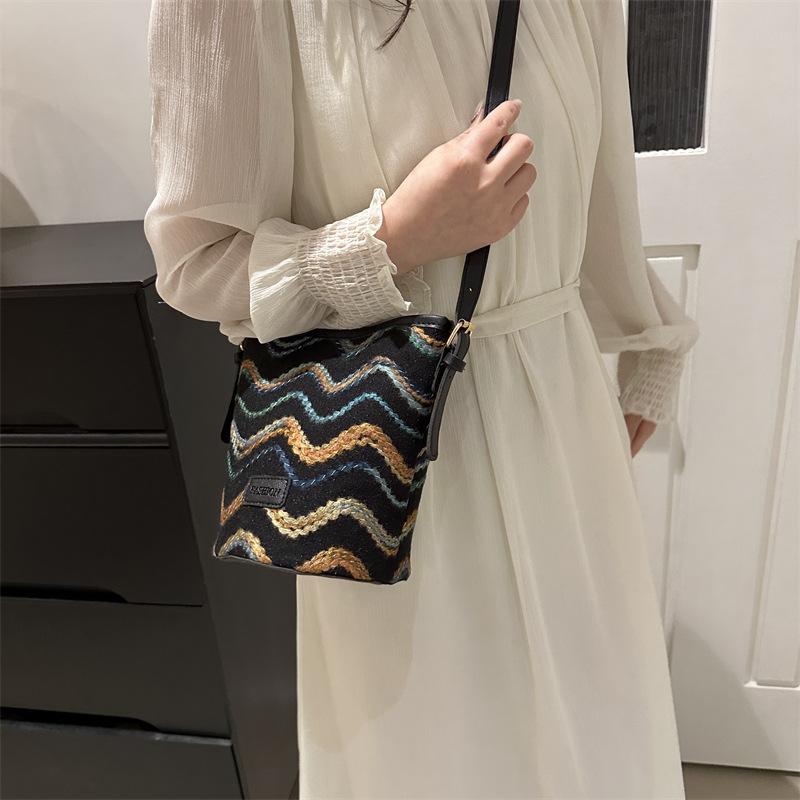 Lässige Einfache Tasche Koreanische Bucket Bag Frühling Nischendesign Neue Modische Ein-Schulter Umhängetasche für Damen