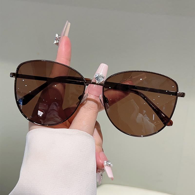 Vintage Oversized Sunglasses Women  New Cat Eye Gradient Decor Shades Trendy Brand Design Outdoor Casual Sun Glasses