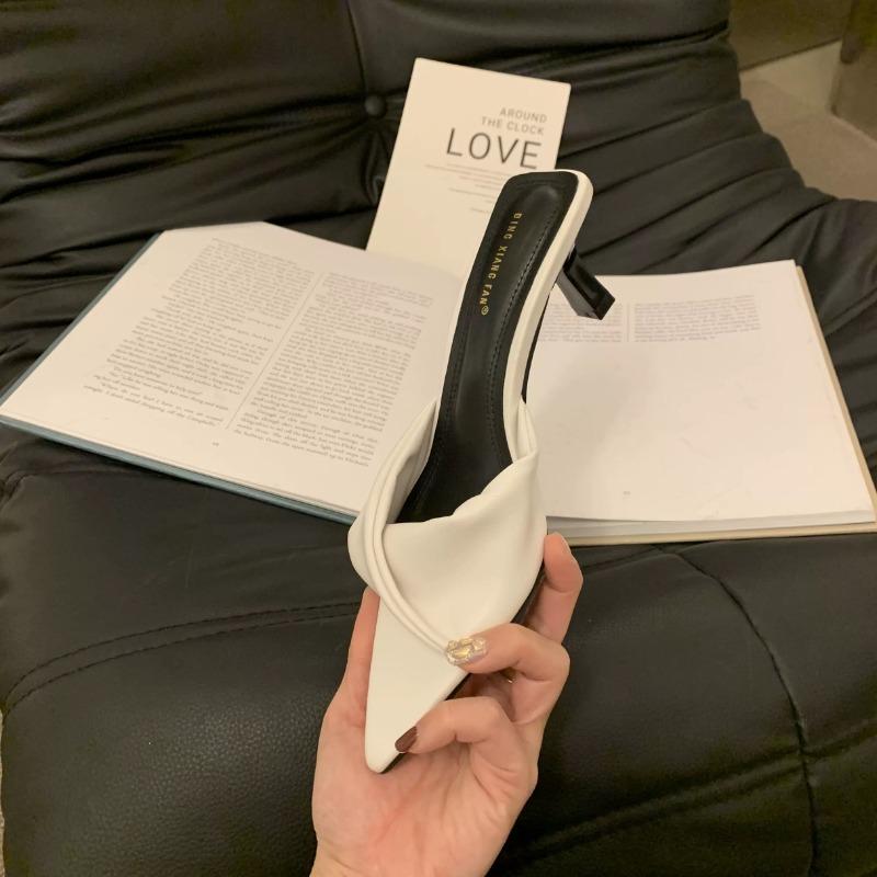 Fashion New Summer Fashion Low Thin Heels Women Slippers Gladiator Sandals Cozy Patent Leather Pointed Toe Slip-On Slides Shoes Mules