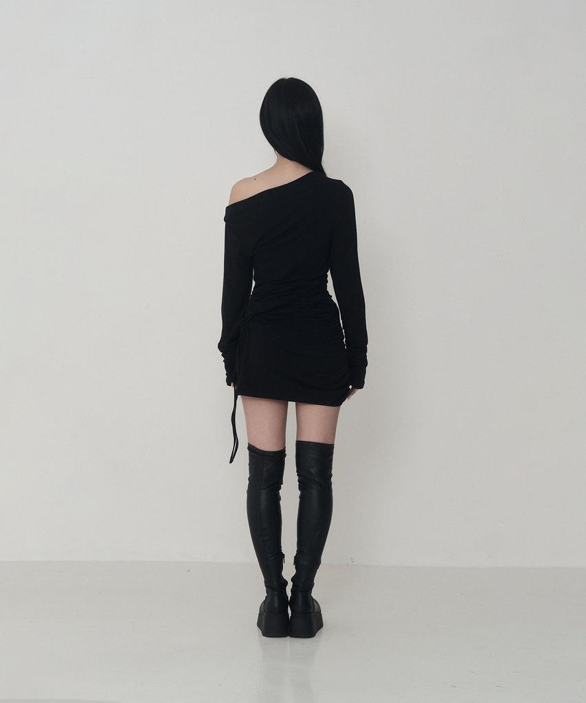 ETRE AU SOMMET Piercing Drape Setup Mini Skirt (Black)