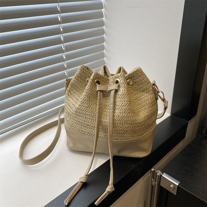 

Летняя популярная красивая нишевая сумка через плечо ретро высококлассная сумка-мессенджер сращивание повседневная плетеная сумка-ведро тоут хаки