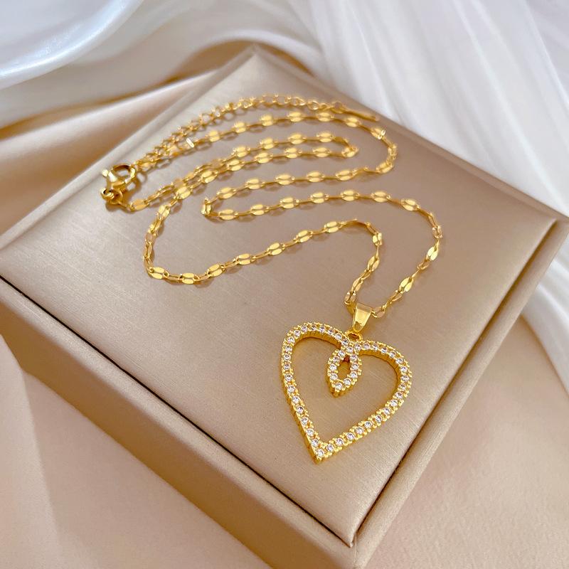 

Stainless Steel Chain Exaggerated Hollow Zircon Love Heart Pendant Necklace for Women Teen Girls Fashion Choker Jewelry Gifts