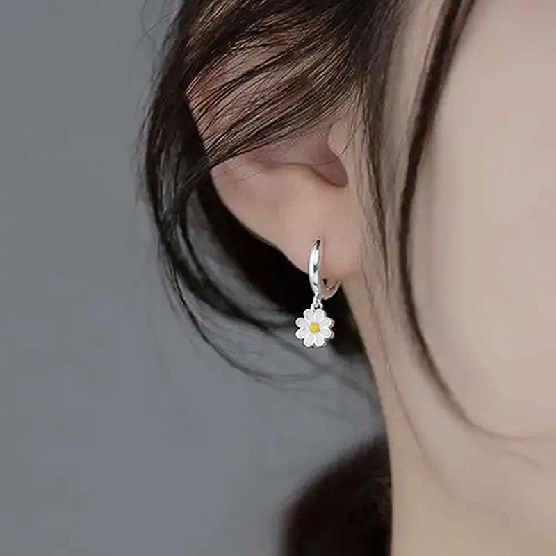 Small fresh jewelry women, Epoxy small daisy sunflower earrings, exquisite Mori daily models