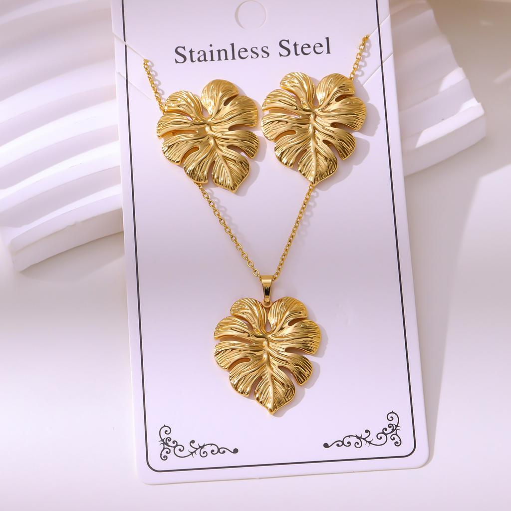Personalized European and American Fashion Stainless Steel Stud Earrings Necklace Titanium Steel Non-fading Jewelry Set