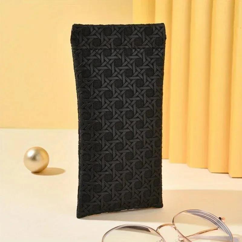 Portable Squeeze Mirror Box - Leather Soft Sunglasses Box - Easy To Use Bag for Convenient and Practical Outdoor Storage