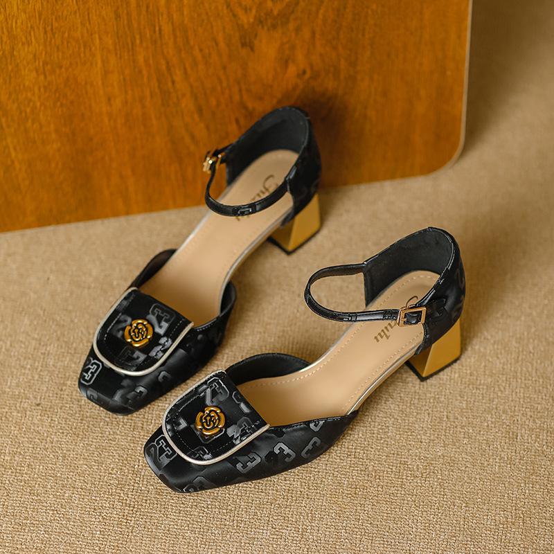 

New Chinese Mary Jane shoes women s word with bag head thick heel summer 2025 new national style elegant retro sandals 34 чёрный