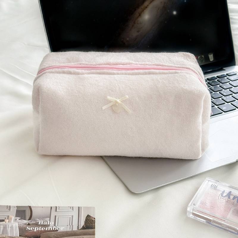 Minimalist Towel Cloth Storage Bag With Waterproof Fabric For Home And Travel Use