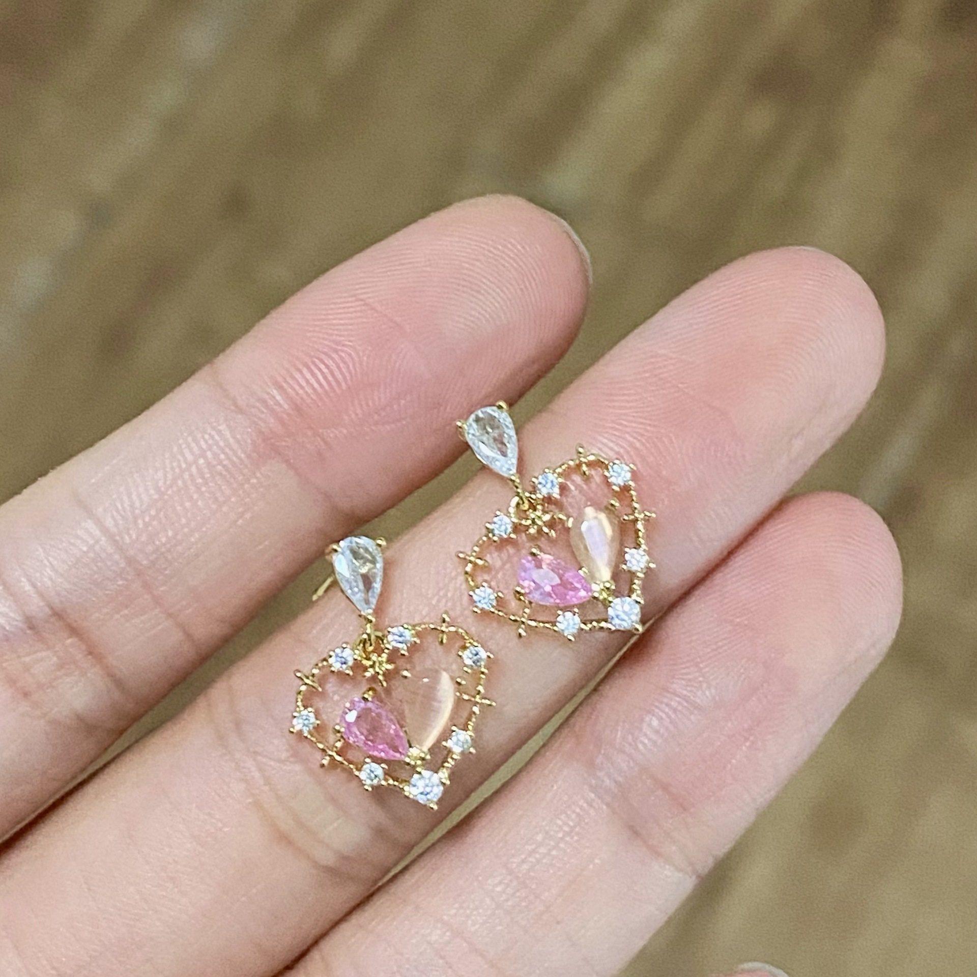 

Japan and South Korea sweet two-color love hollow earrings girl small micro-inlaid fine flash earrings women s niche design ear jewelry