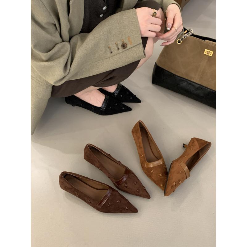 2025 new French single shoes niche thin heel low heel small leather shoes pointed temperament fashionable versatile single shoes women