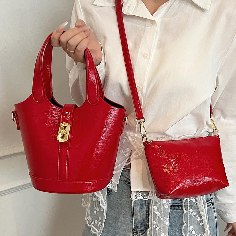 This Year's Popular Fashion Korean Version of Simple Solid Color Portable Bucket Bag Women's Casual Versatile Commuter Messenger Child and Mother Bag