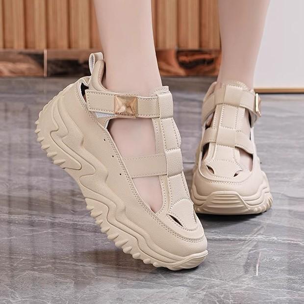 2025 new hole shoes women's summer Roman sandals fashionable versatile breathable hollow platform casual dad shoes