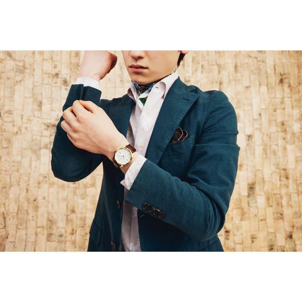 Casio Analog Watch with Leather Ideal for or Entrance, Men's Strap. Gifts, Age.