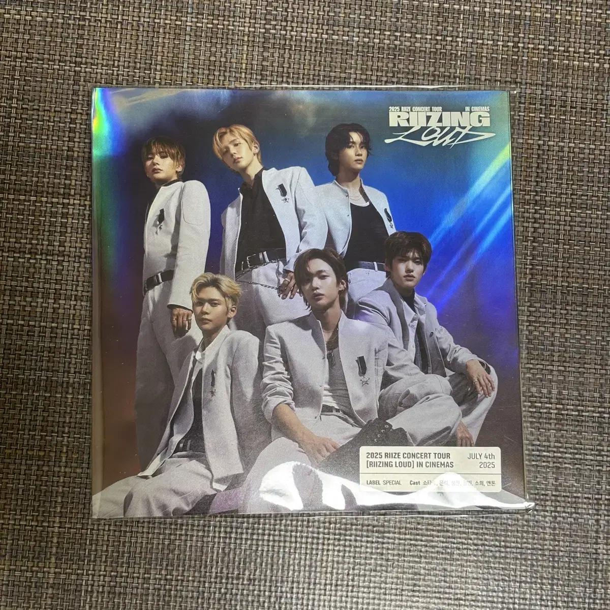 

RIIZE Концертный мегабокс Живой Бонус за предзаказ