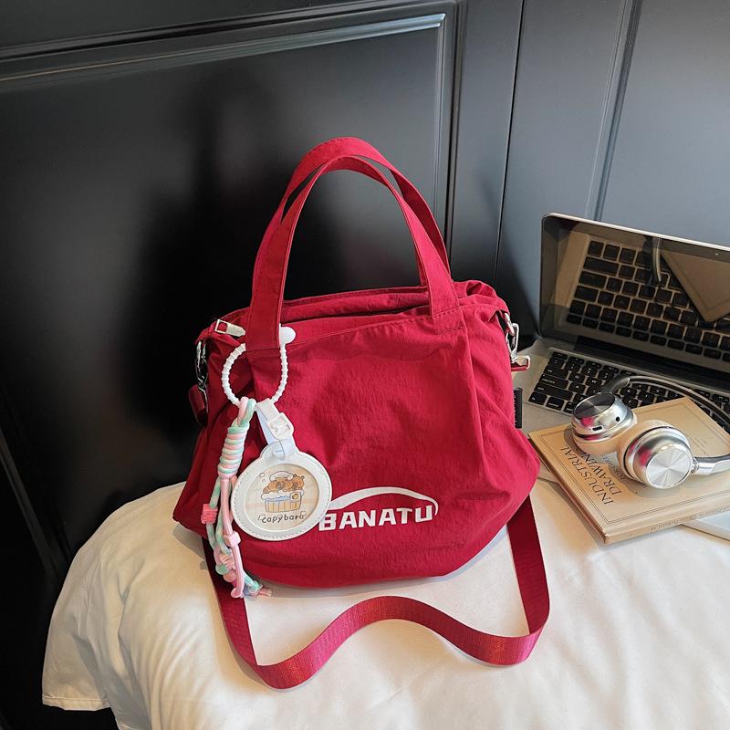 

Легкая сумка-мессенджер женская корейская 2025 осень новая нейлоновая легкая водоотталкивающая маленькая сумка-саше на шнурке спортивно-повседневная сумка No pendant бордовый