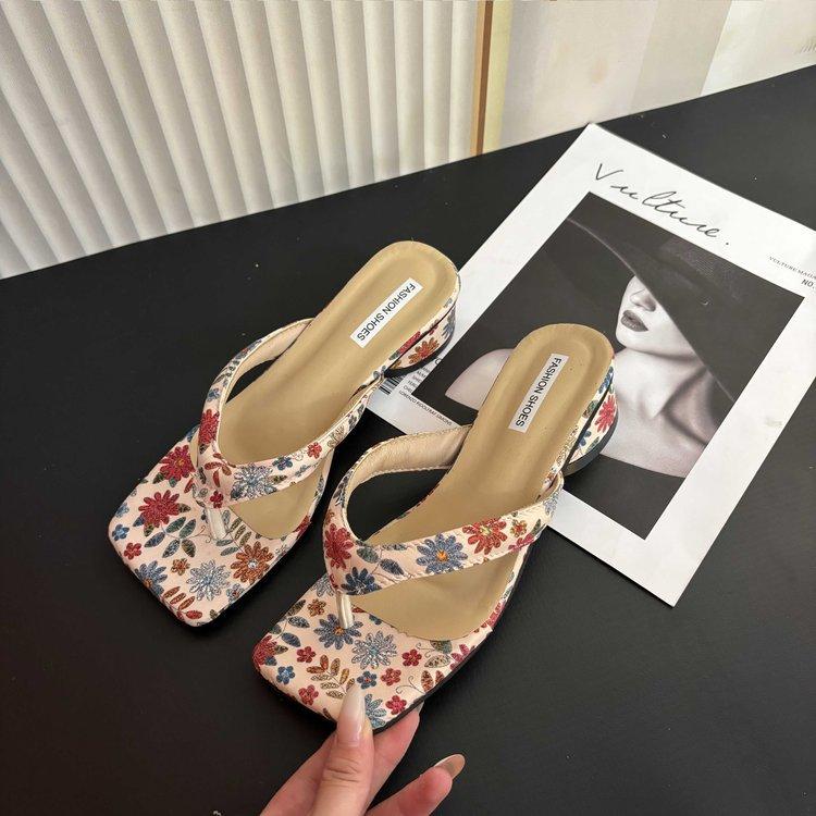 

Simple and fashionable flip-flops women s summer wear thick heel sandals 40