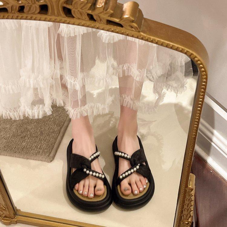 Thick bottom heightening outer wear one-word slippers female 2025 summer new fairy wind French beach pearl cool slippers