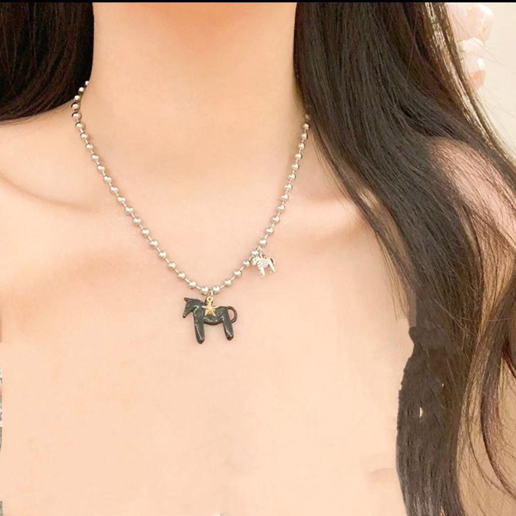 Elegant Foal Design Pendant Necklace Durable Alloy Jewelry For Women Daily Wear Gift Idea