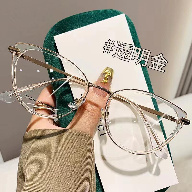 High-Definition Photochromic Cat Eye Glasses: Fashionable Anti-Blue Light, Versatile Eye Protection for Myopia