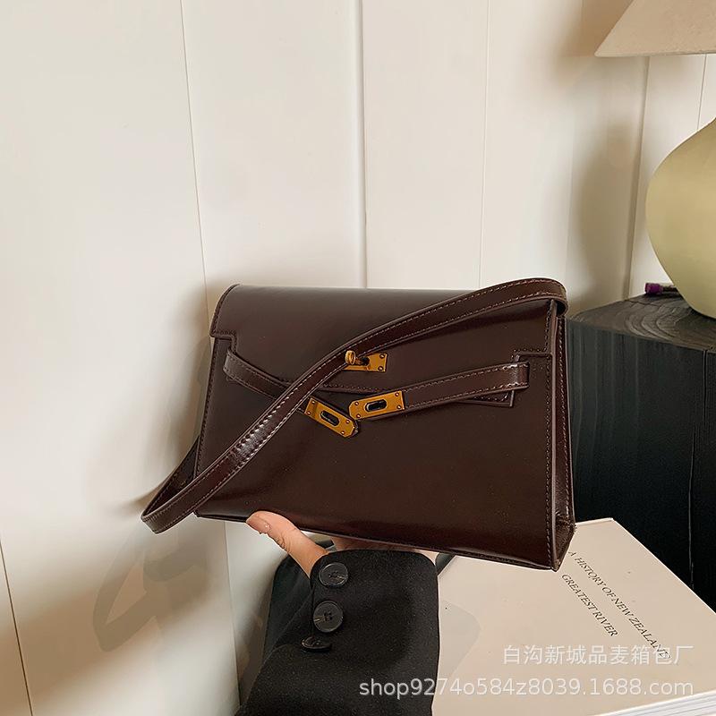 

Premium texture Maillard retro bag women s 2025 autumn and winter new versatile shoulder underarm bag simple messenger bag