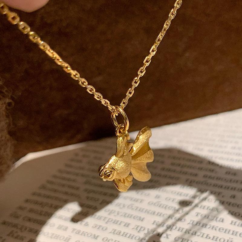 

Classic design brushed koi necklace light luxury style charm Cute and shiny collarbone chain pendant wedding jewelry for women 45cm золотой