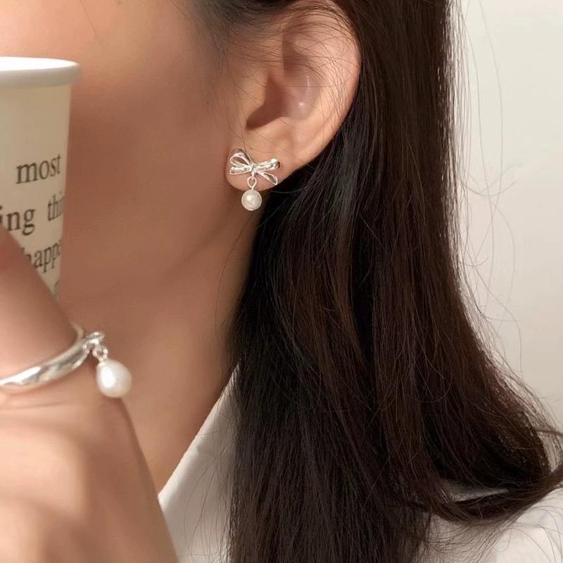 Pearl Bow Stud Earrings Women's Light Luxury Niche Design Earrings New Earrings