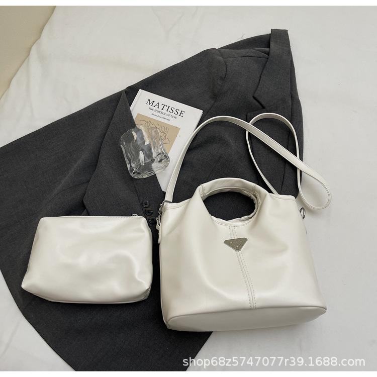 Popular Super Fire Hand Bag Women's 2025 New Fashion Versatile Shoulder Bag Commuter Premium Texture Bucket Bag