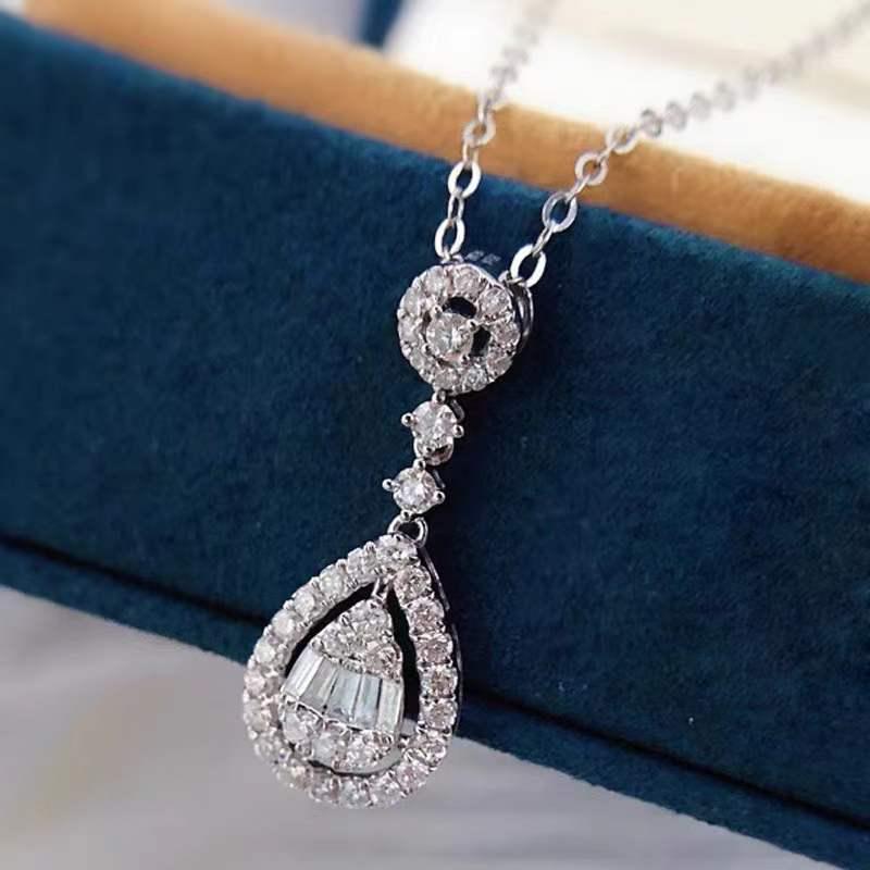Luxury Pear-Shaped Diamond Pendant Necklace for Women – Water Drop Design with Clavicle Chain.