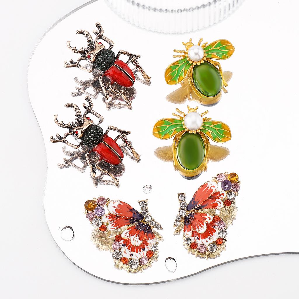 Vintage Fashion High Grade Insect Earrings Bee Butterfly Oil Drip Stud Earrings Women Middle Ages Style Fashion Ear Jewelry