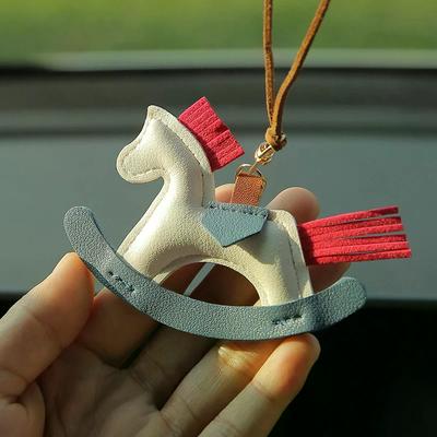 Hochwertiger Pony Car Anhänger, Leder-Innenraumdekoration für den Rückspiegel; Süßes Fahrzeugzubehör