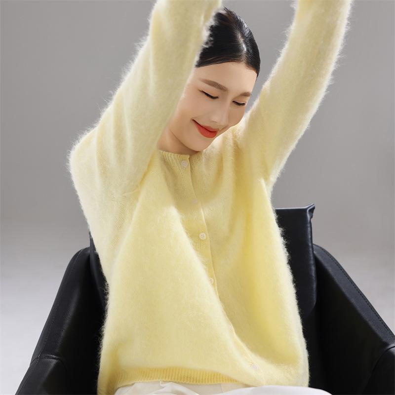 Women's Seamless One-Piece Knit Wool Cardigan Sweater with Brushed Finish