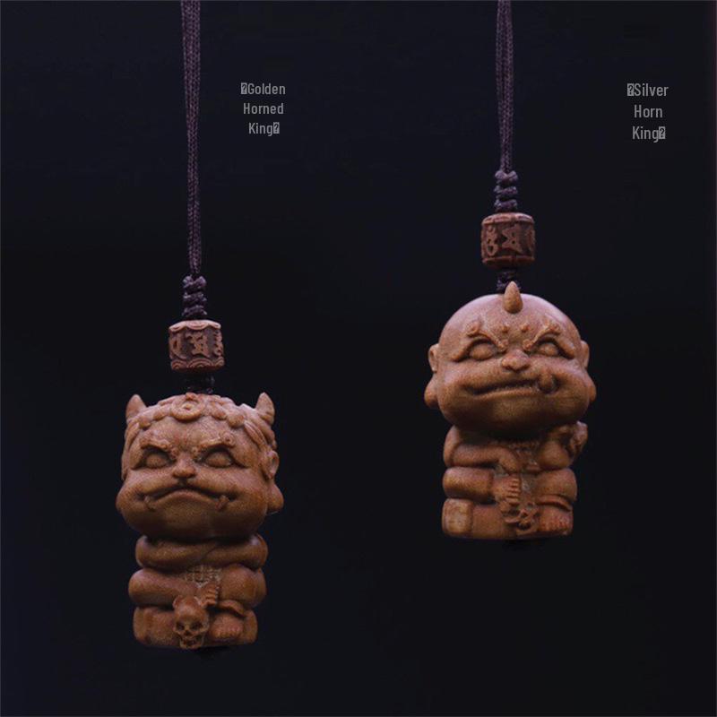 

Изысканный резной кулон из сандалового дерева с золотым и серебряным брелоком в виде рога Golden Horn King