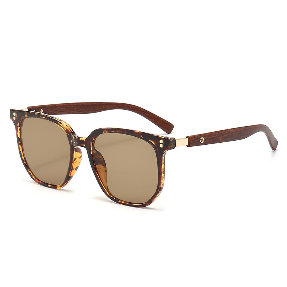 Tea-colored sunglasses for women, retro-style with faux wood grain frames, suitable for round faces, TR material, sun protection
