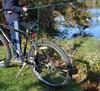 InMotion Bike Fisherman Bike Držák na rybářské pruty Bezpečně drží rybářské pruty na vašem kole Snadno montovatelný nosič prutů na kolo
