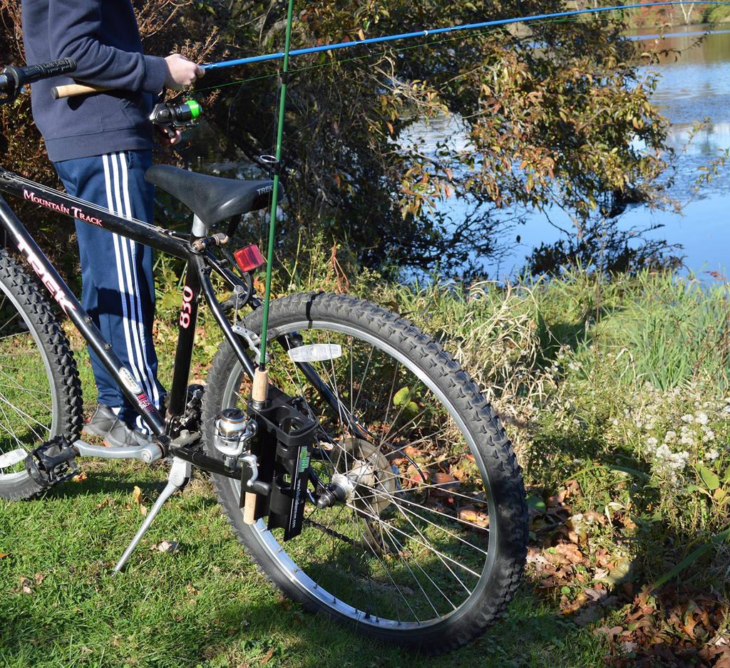 InMotion Bike Fisherman Bike Držák na rybářské pruty Bezpečně drží rybářské pruty na vašem kole Snadno montovatelný nosič prutů na kolo