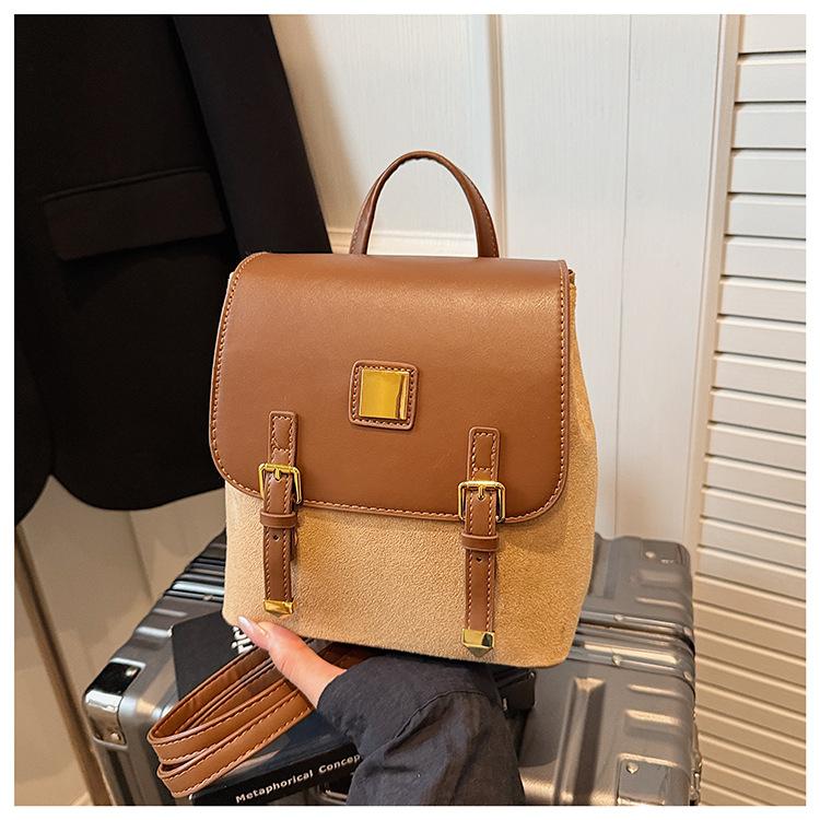 College style versatile temperament backpack 2025 casual super fire Korean version ins autumn and winter popular commuter women's small bag