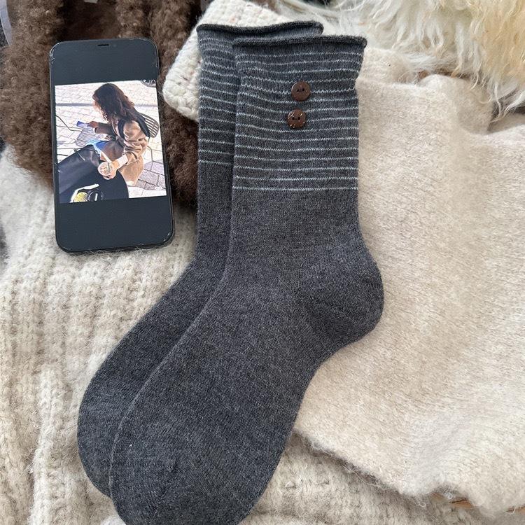 Winter Korean socks women's boneless splicing striped coconut buttons thermal storage heap socks women's socks wool socks