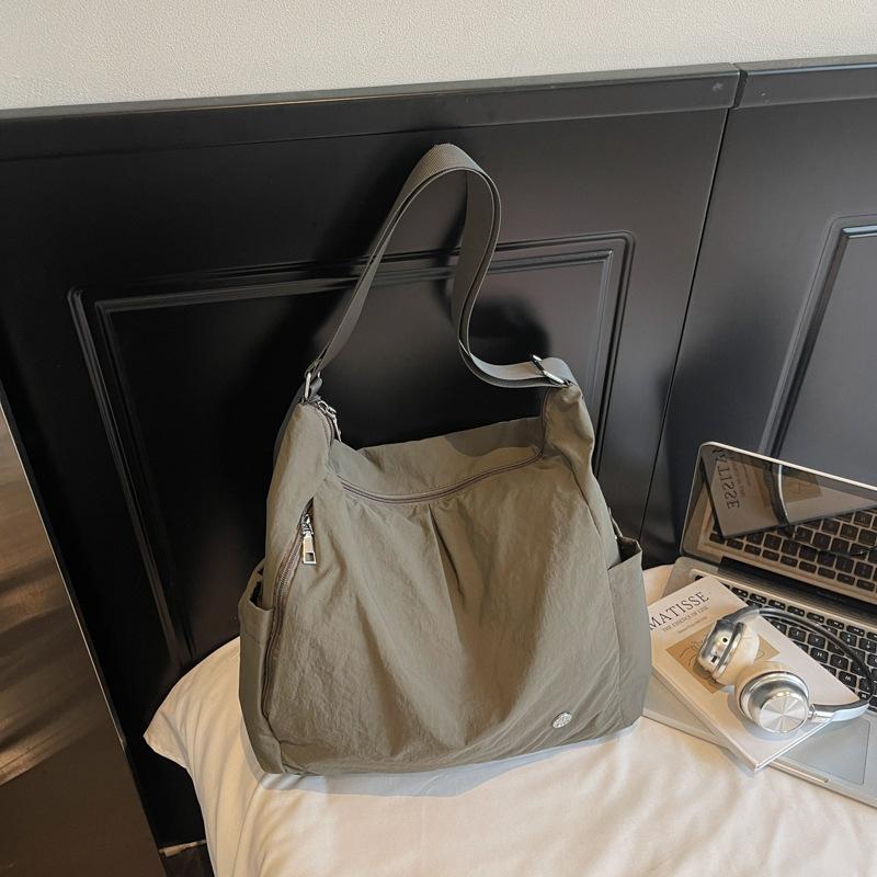 2025 New Simple Messenger Bag Daily Commute Solid Color Large Capacity Underarm Shoulder Bag Fashion Messenger Tote Bag