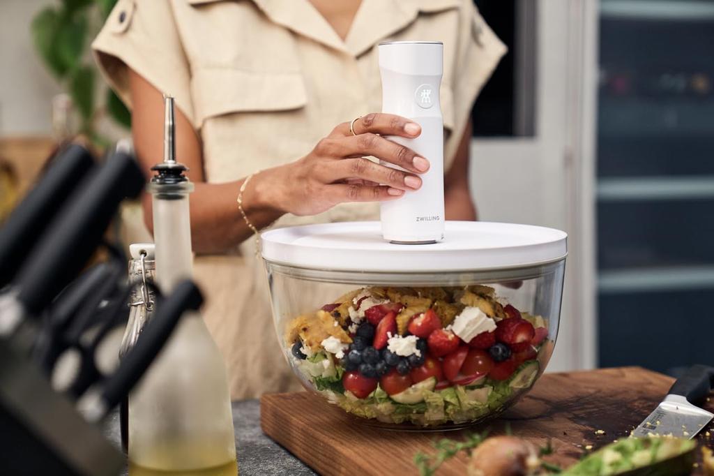 ZWILLING Fresh Save Vacuum Storage with Airtight Glass Vacuum Storage Container Japanese Fresh Save & Bowl, Medium, 18cm, Glass, Lid, Heat-Resistant