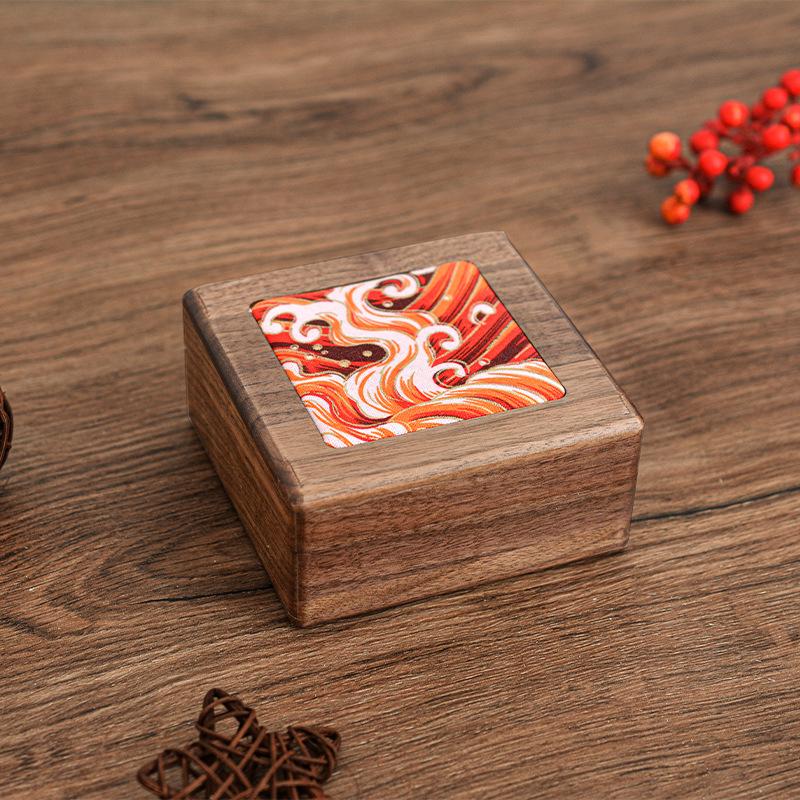 

Solid wood jewelry storage box Walnut embroidered necklace ring bracelet small box jewelry packaging box 10.7X10.7X4.5CM