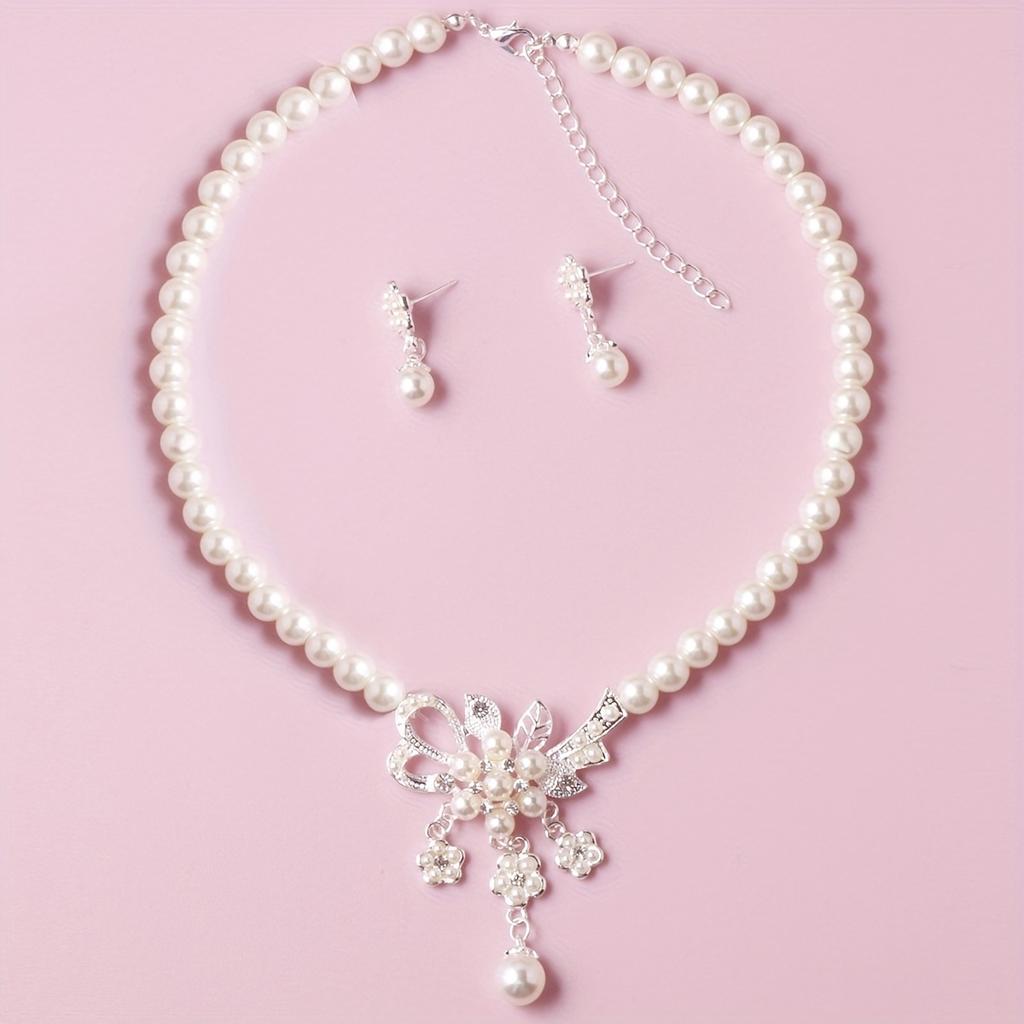 Imitation Pearl Jewelry Three-Piece Set An imitation pearl necklace A pair of faux pearl earrings