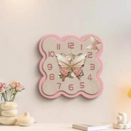 Medieval Style Clock Wall Clock Living Room Decoration Painting Restaurant Black and White French Retro Clock Wall Hanging High-end