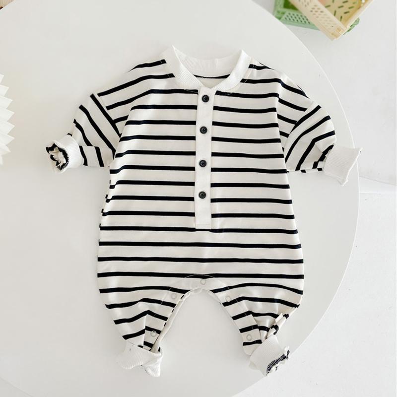 

Детский комбинезон Детский комбинезон в полоску