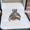Anello da donna europeo e americano con zirconi a 4 griffe
