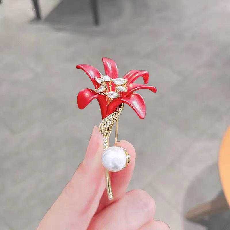 2025 Elegant Deer Brooch with Cat's Eye Rhinestone for Suit or Clothing Accessory