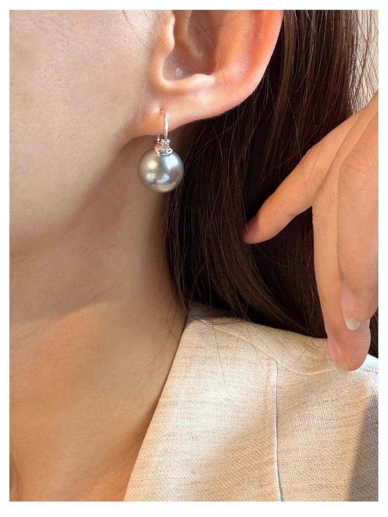 French High-End Australian South Sea Pearl Ear Cuffs: Luxury Women's Niche Design Socialite Earrings.