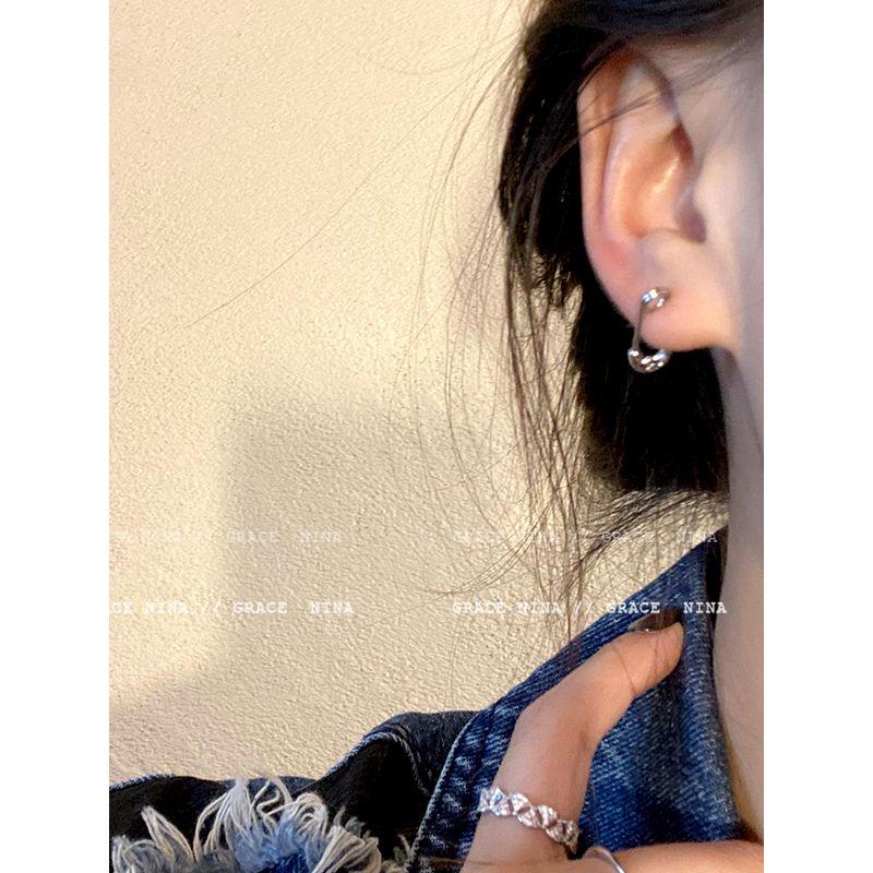 Niche Style Female Stud Earrings Sexy Fall and Winter Pin